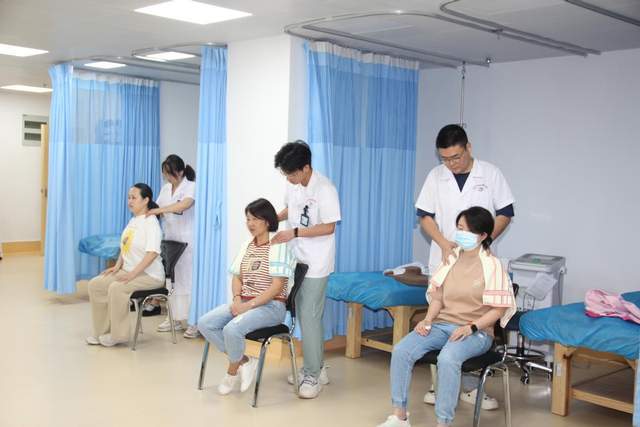 紅心向黨迎七一，志愿服務(wù)送健康——武漢市職業(yè)病防治院開(kāi)展家門(mén)口的針灸名醫(yī)義診康復(fù)診療活動(dòng)